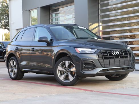 Certified 2025 Audi Q5 2.0T Premium w/ Convenience Plus Package image 2