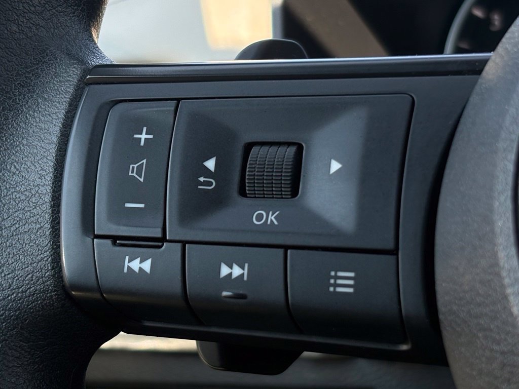 Used 2024 Nissan Rogue SV FWD image 13