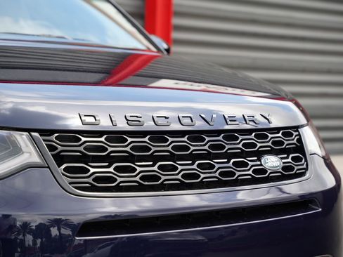 Used 2023 Land Rover Discovery Sport SE AWD/4WD image 4