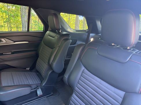 Used 2025 Ford Explorer ST-Line AWD/4WD image 24