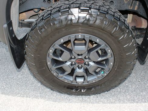 Used 2022 Nissan Frontier PRO-4X w/ Pro-4X Premium Package AWD/4WD image 13