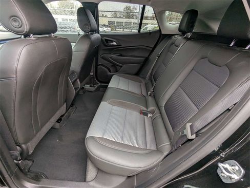 Used 2025 Chevrolet Trax LT w/ LT Convenience Package image 14