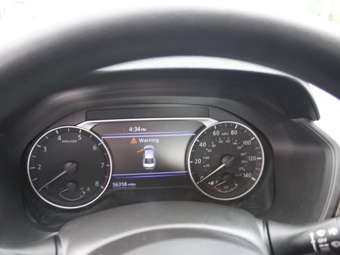 Used 2024 Nissan Altima 2.5 SV FWD image 11
