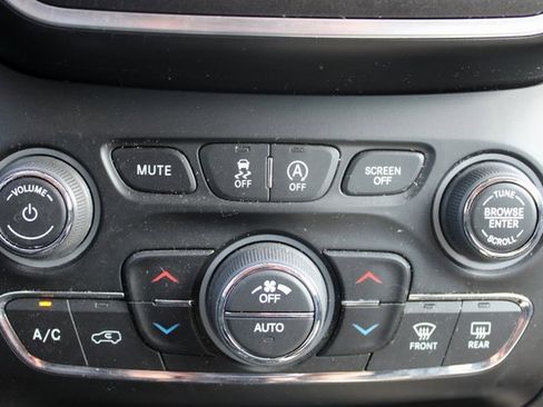 Used 2020 Jeep Cherokee Trailhawk w/ Cold Weather Group image 22