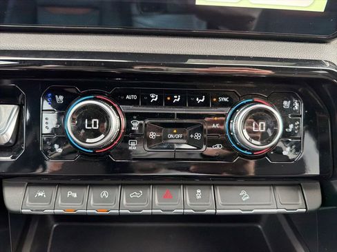 Used 2025 GMC Sierra 1500 AT4 AWD/4WD image 32