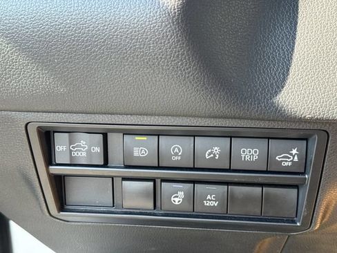 Used 2023 Toyota Tundra Limited AWD/4WD image 29