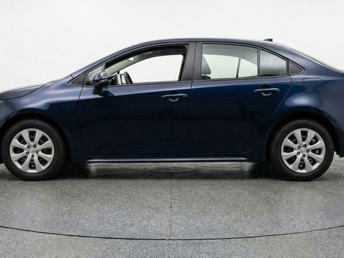Used 2025 Toyota Corolla LE FWD image 5
