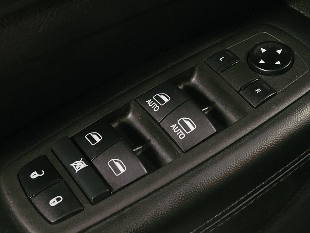 Used 2021 Jeep Grand Cherokee Laredo AWD/4WD image 27