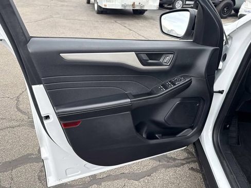 Used 2022 Ford Escape SE w/ SE Sport Appearance Package image 24