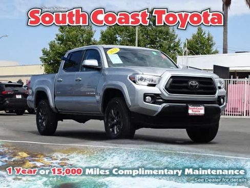 Certified 2022 Toyota Tacoma SR5 AWD/4WD image 1