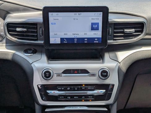 Used 2022 Ford Explorer XLT w/ Equipment Group 202A AWD/4WD image 18