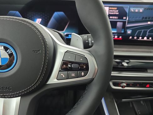 New 2026 BMW X5 xDrive50e w/ M Sport Package AWD/4WD image 18