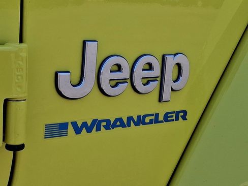 Used 2024 Jeep Wrangler Unlimited Sahara AWD/4WD image 29