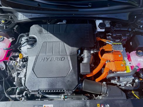 Used 2025 Hyundai Elantra Limited image 35