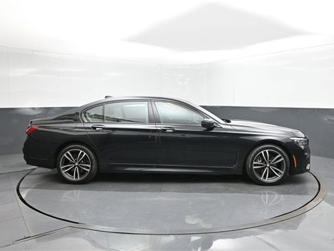 Used 2022 BMW 740i xDrive w/ M Sport Package image 26