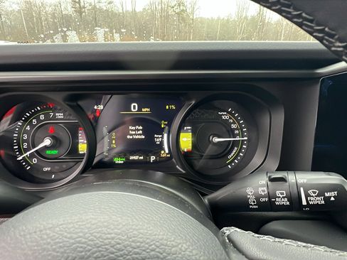 Used 2025 Jeep Wrangler Rubicon w/ Convenience Group image 29