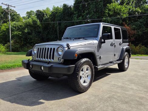 Used 2018 Jeep Wrangler Unlimited Sport S AWD/4WD image 1