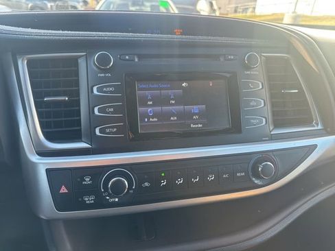 Used 2015 Toyota Highlander LE image 11