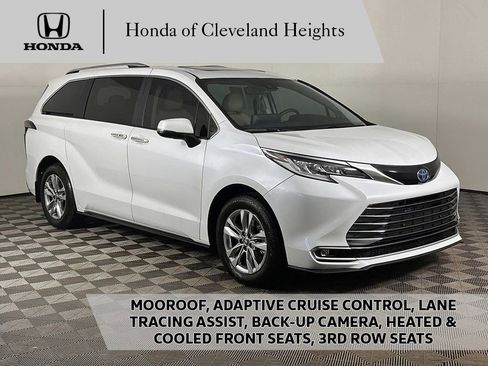 Used 2024 Toyota Sienna Limited FWD image 1