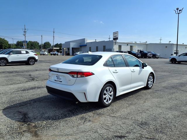Used 2024 Toyota Corolla LE FWD image 4