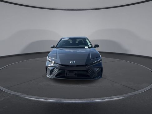 Used 2025 Toyota Camry LE FWD image 5