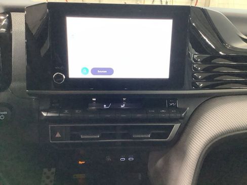 Used 2026 Toyota Camry SE image 18