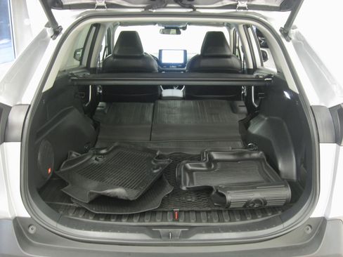 Used 2023 Toyota RAV4 XLE Premium image 23