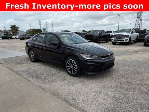 Used 2025 Volkswagen Jetta Sport image 5