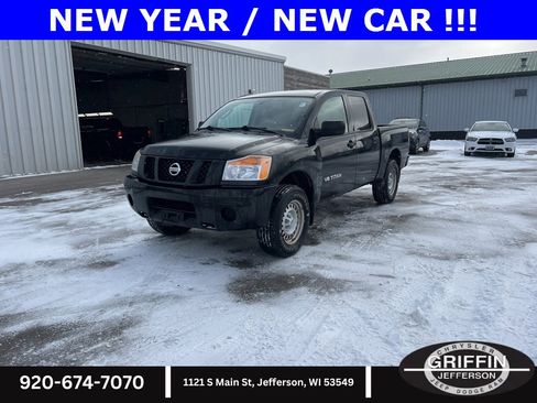 Used 2011 Nissan Titan S w/ Tow Pkg image 2