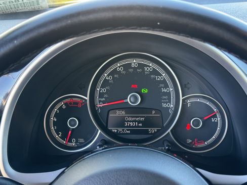 Used 2019 Volkswagen Beetle S image 23