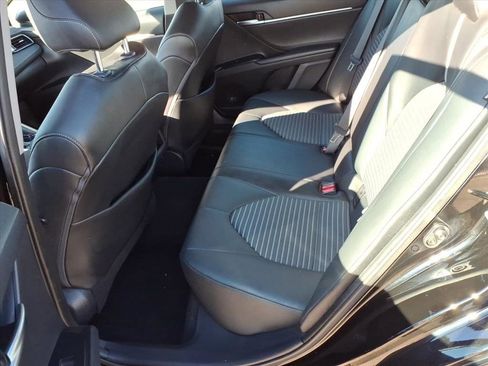 Used 2020 Toyota Camry SE image 11