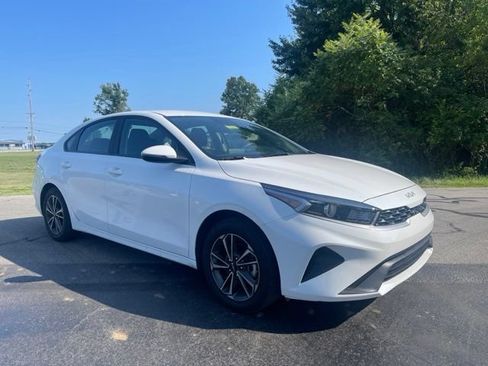 Certified 2024 Kia Forte LXS w/ LXS Technology Package FWD image 4