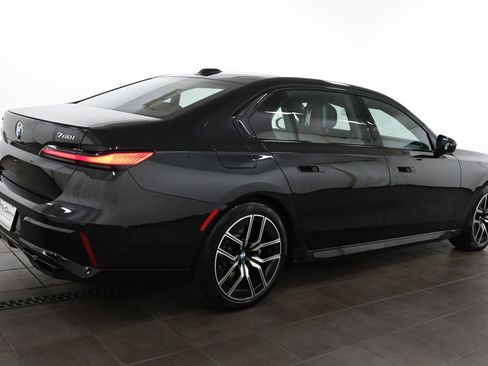 Used 2026 BMW 760i xDrive w/ Executive Package AWD/4WD image 6