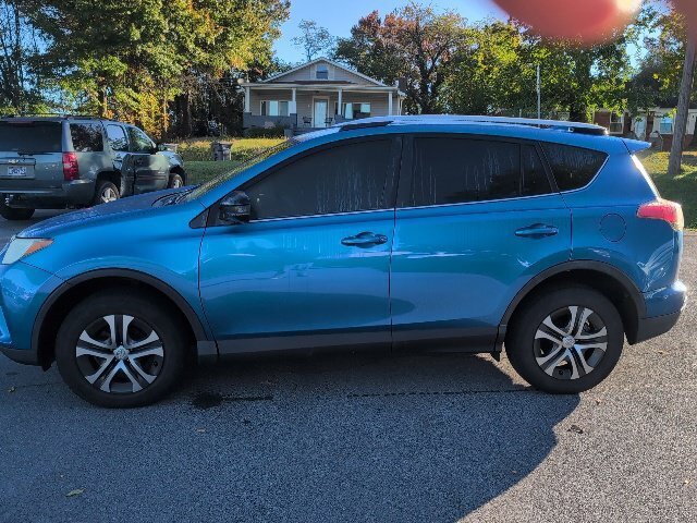 Used 2016 Toyota RAV4 LE AWD/4WD image 4