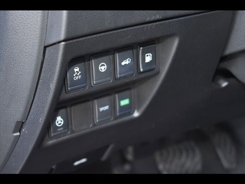 Used 2020 Nissan Rogue SV w/ Premium Package FWD image 15