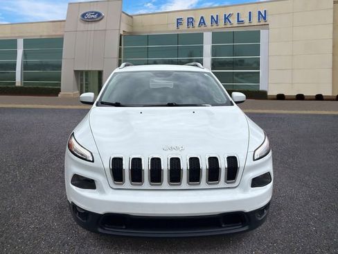 Used 2017 Jeep Cherokee Latitude w/ Comfort/Convenience Group FWD image 2
