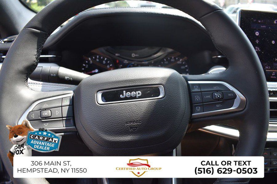 Used 2025 Jeep Compass Limited AWD/4WD image 14