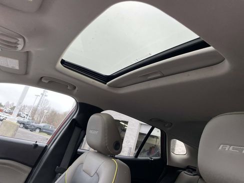 Used 2024 Chevrolet Trax ACTIV w/ Sunroof Package image 31