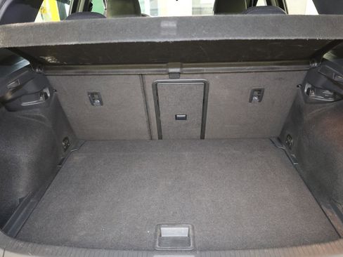 Used 2018 Volkswagen Golf 4-Door FWD image 24