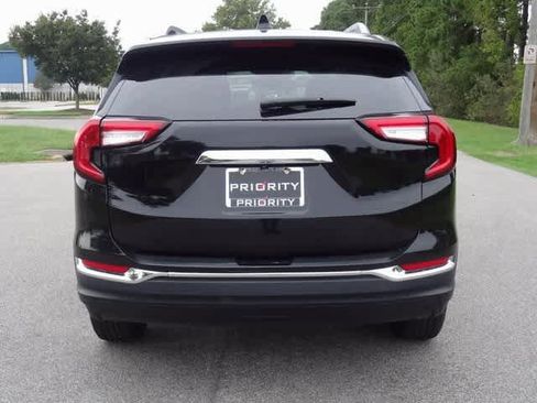Used 2023 GMC Terrain SLT image 3