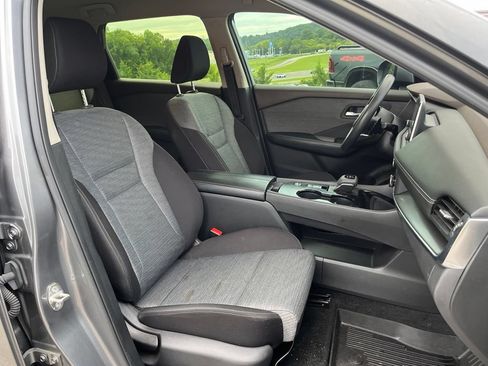Used 2023 Nissan Rogue SV FWD image 10