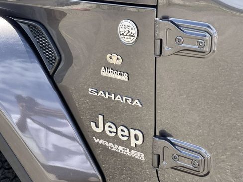 Used 2018 Jeep Wrangler Unlimited Sahara AWD/4WD image 30