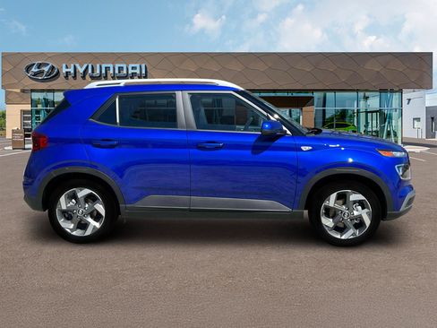 Used 2025 Hyundai Venue SEL FWD image 9