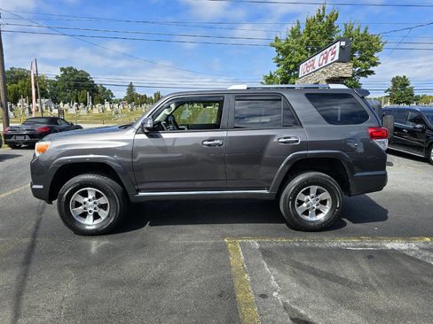 Used 2013 Toyota 4Runner SR5 image 6
