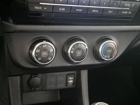 Used 2015 Toyota Corolla L image 23