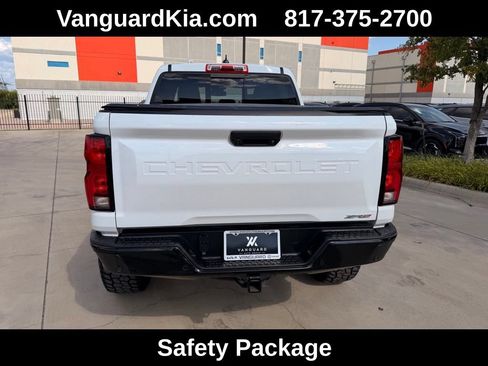 Used 2024 Chevrolet Colorado ZR2 w/ ZR2 Convenience Package III AWD/4WD image 3