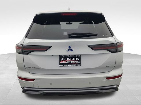 Used 2025 Mitsubishi Outlander SE image 5