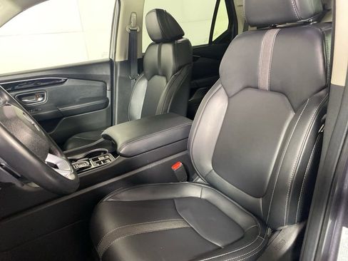 Used 2025 Honda Pilot Touring image 12