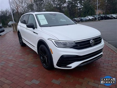 Used 2023 Volkswagen Tiguan SE R-Line image 38