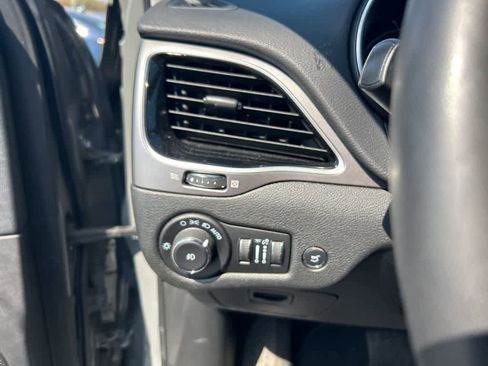 Used 2021 Jeep Cherokee Limited w/ Elite Package image 10